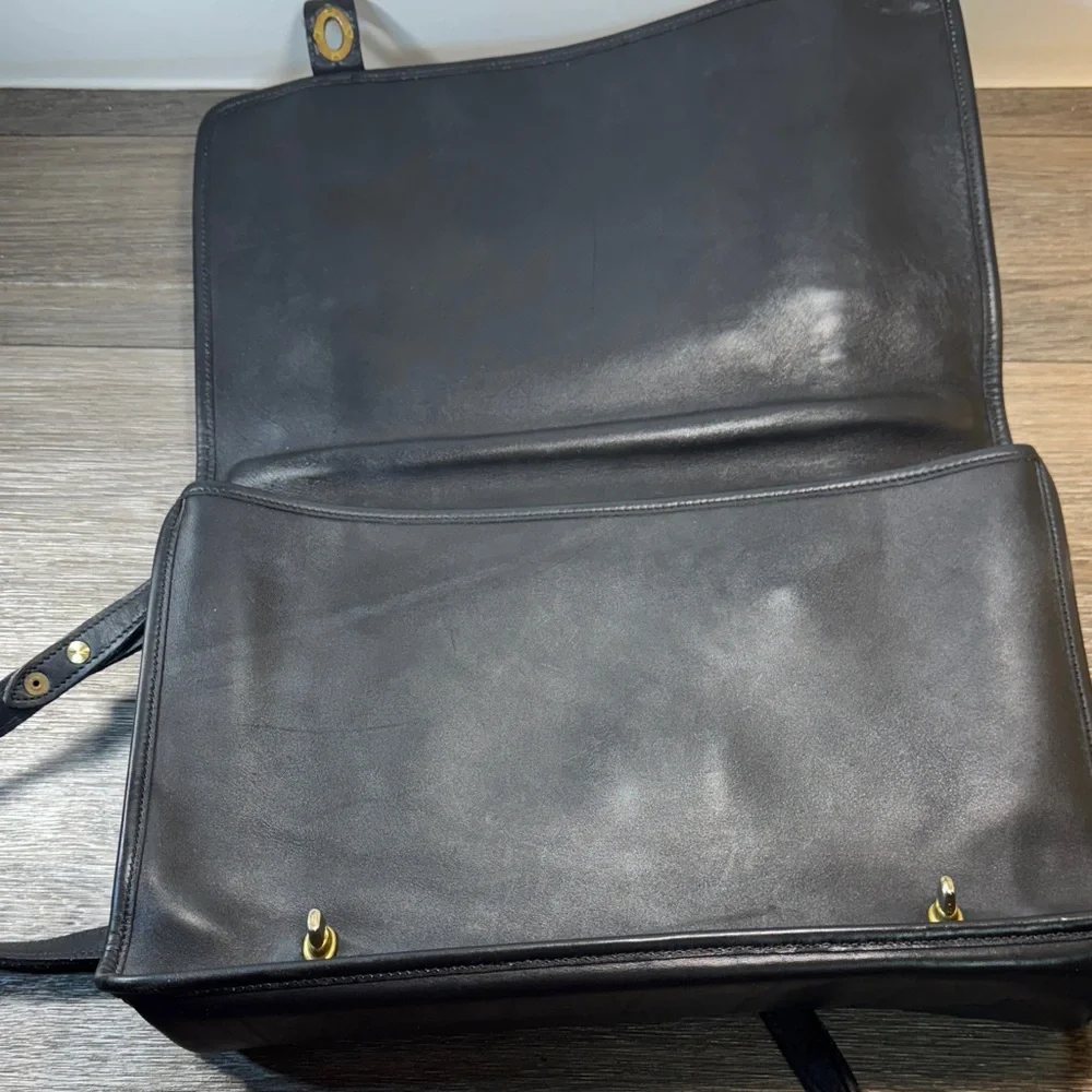 Vintage Black Leather Men's messenger Bag made in the USA 🇺🇸